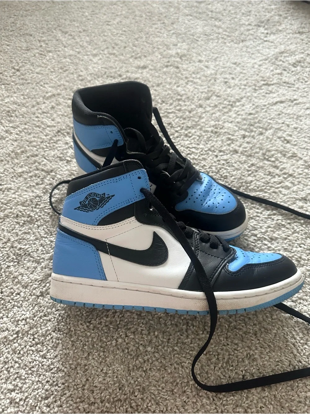 Jordan 1 high UNC toe size men's 7/womens 8.5